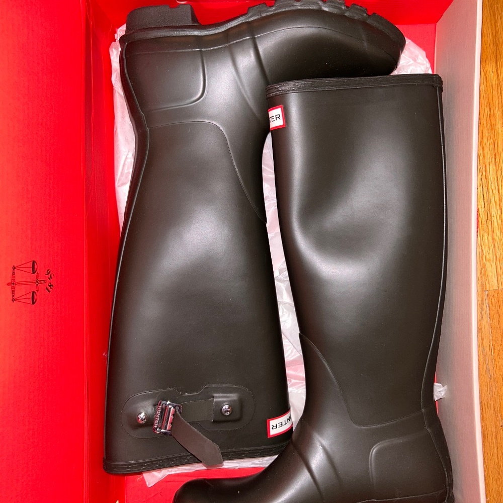 Hunter rain boots, dark olive